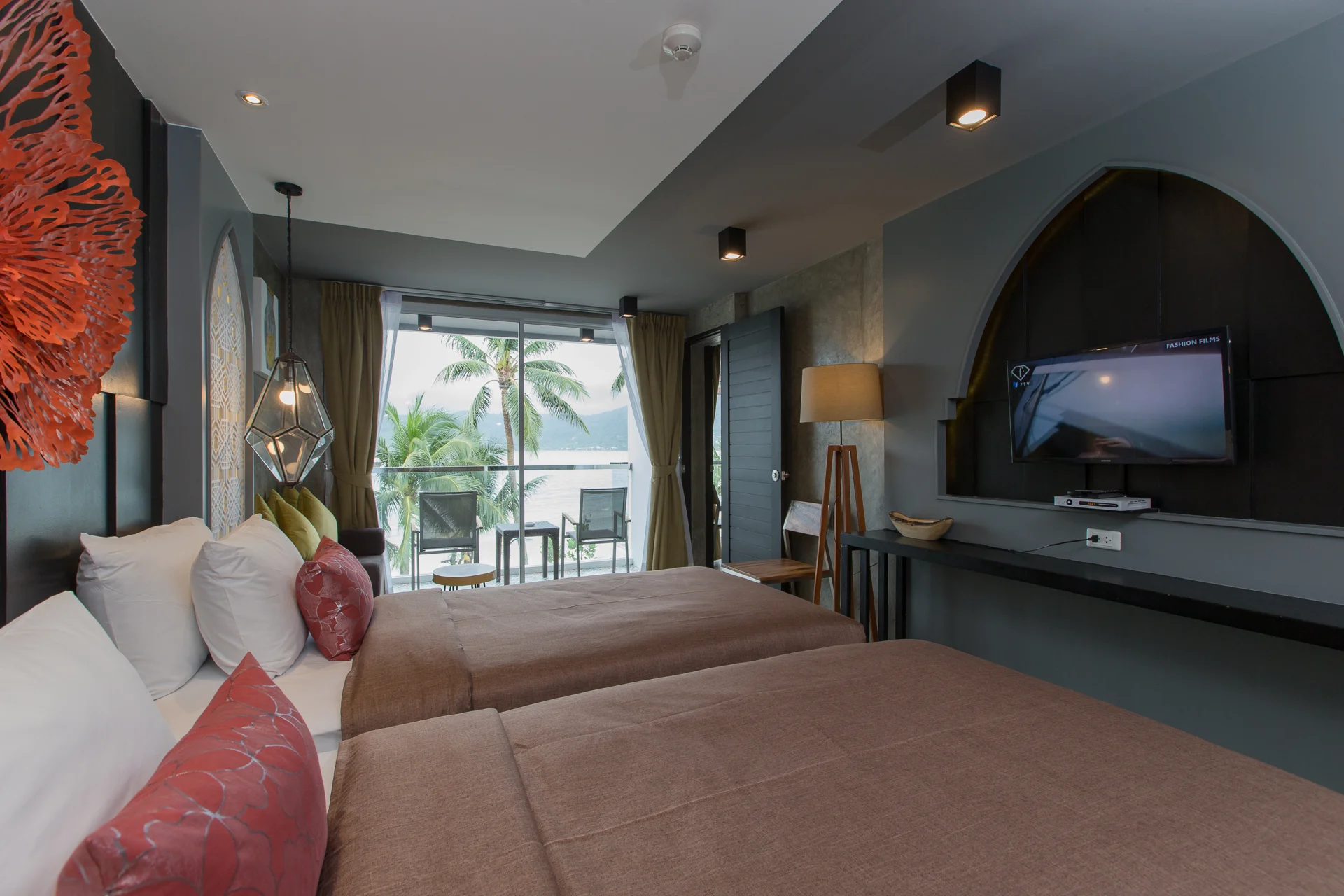 Connecting sea-view studio