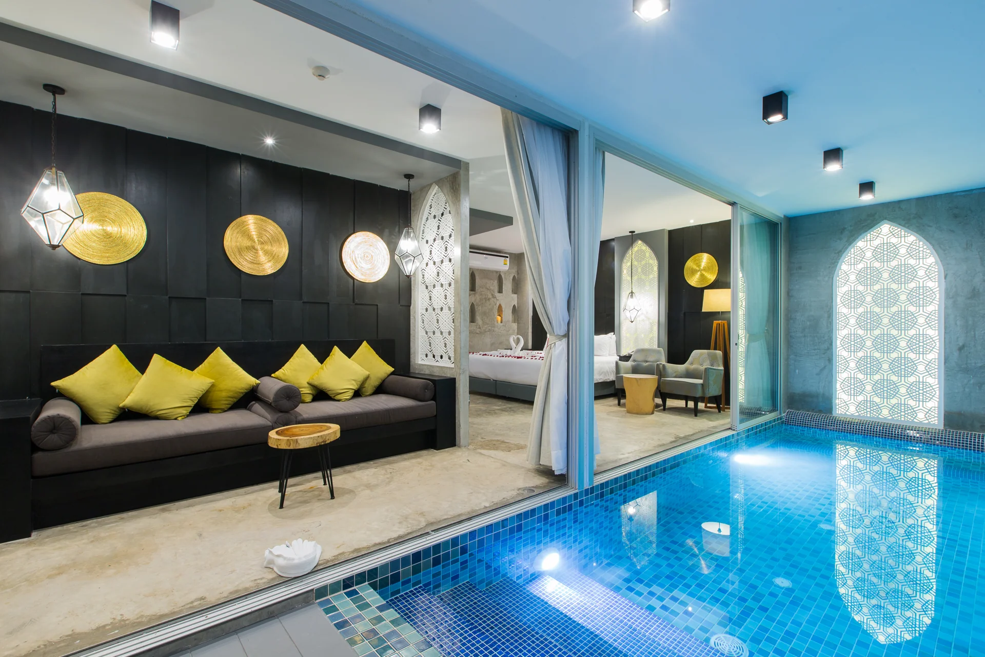Private pool studio
