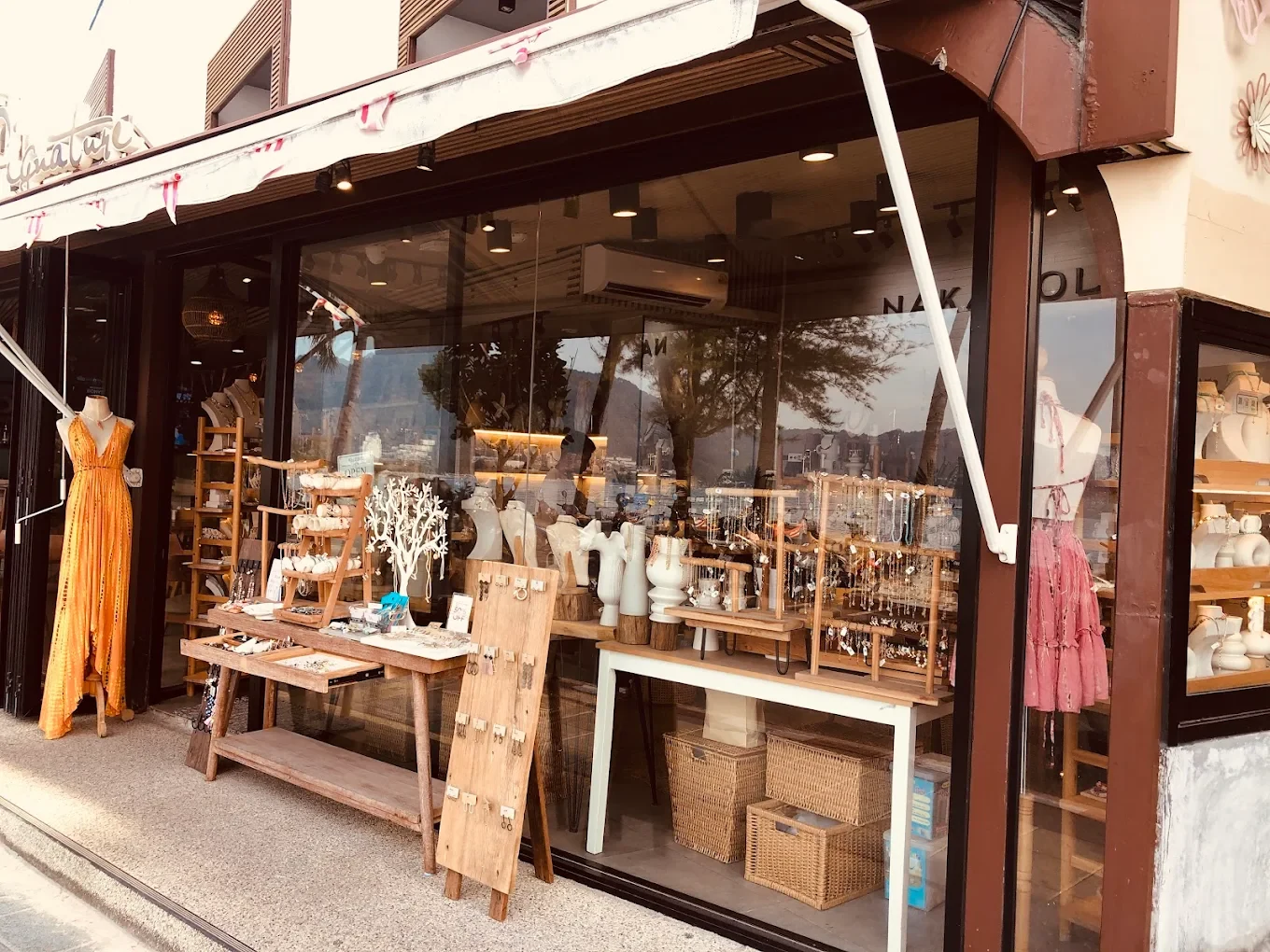 Nakamol storefront with jewelry displays and its sign