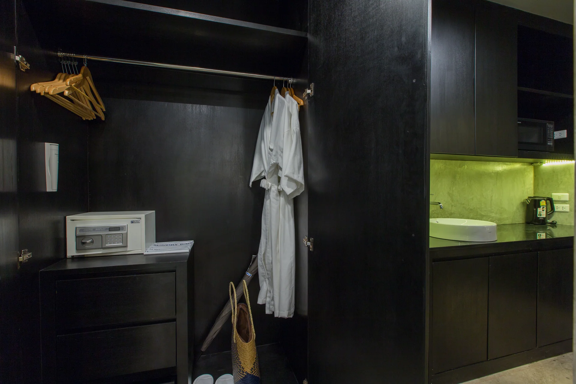 Boutique room details